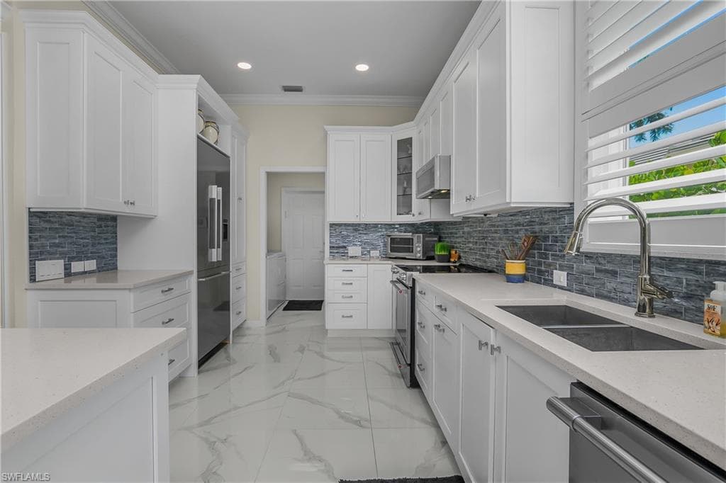 6099 Fairway CT-16