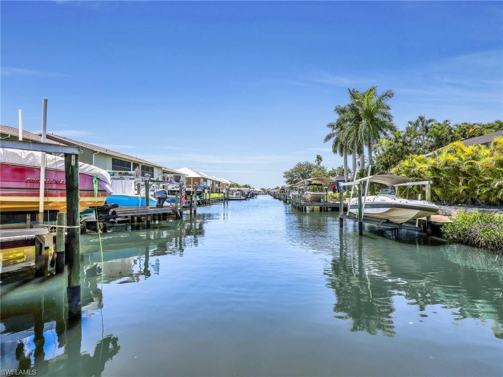 4708 SW 8th PL 205-18