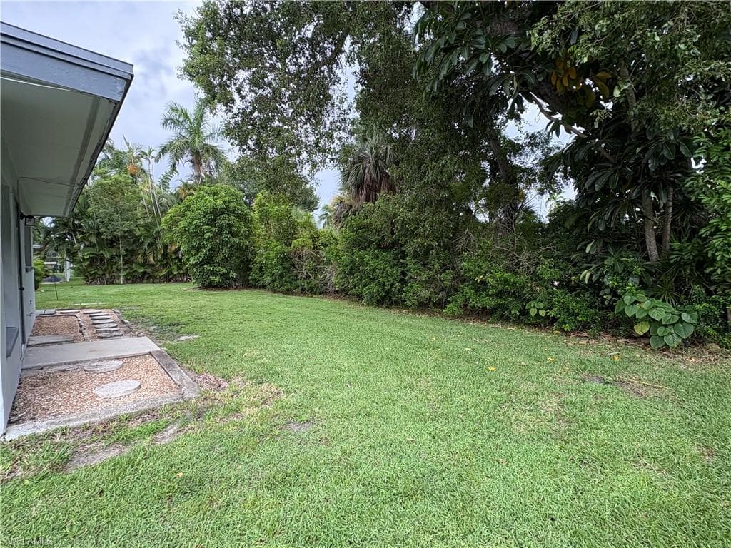 5661 Eichen CIR E-23