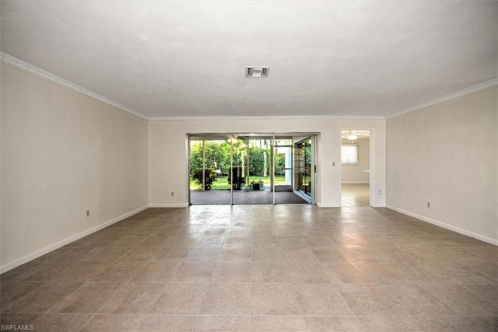 5661 Eichen CIR E-2