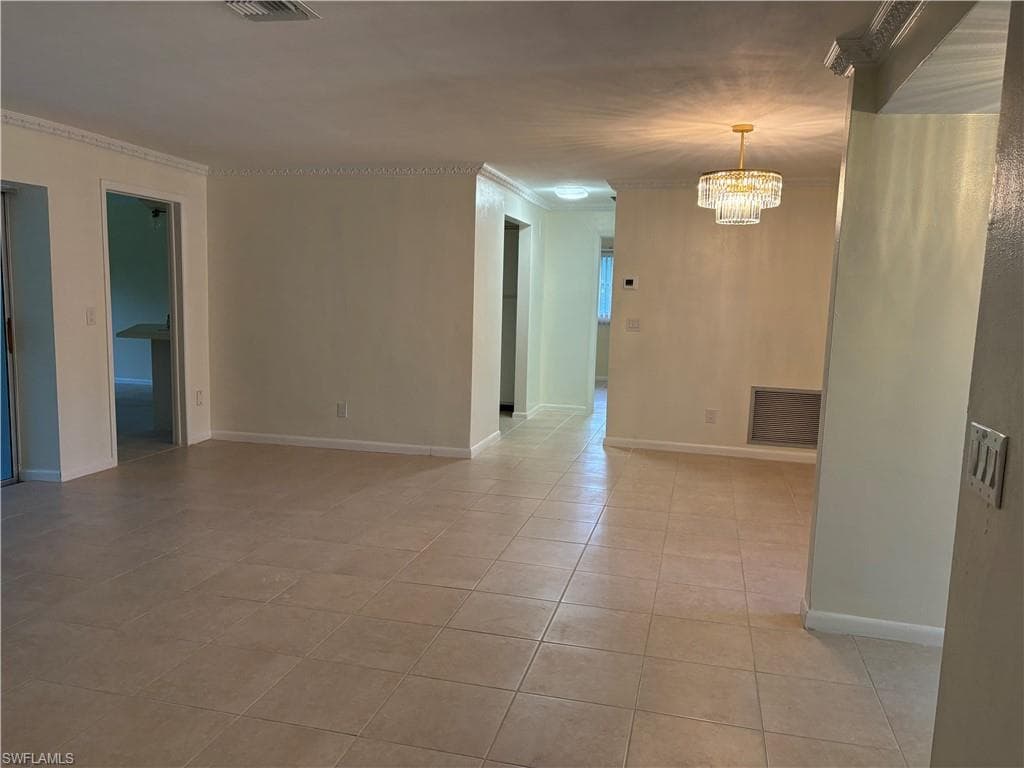 5661 Eichen CIR E-5