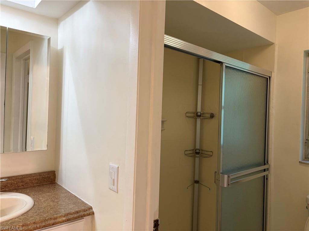 5661 Eichen CIR E-8