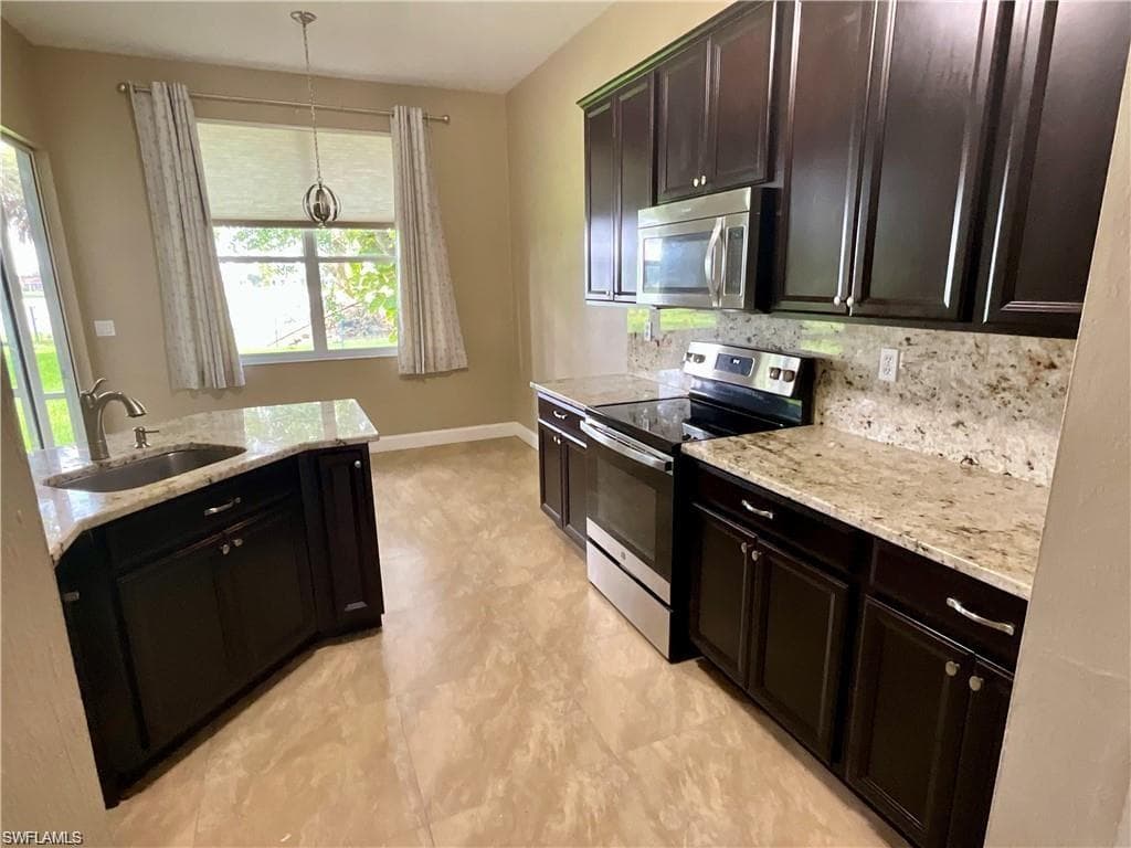 701 Meyer DR-5