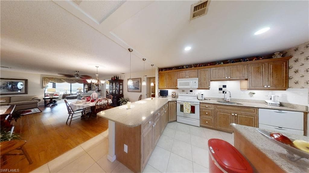 1527 Edgewater CIR-2