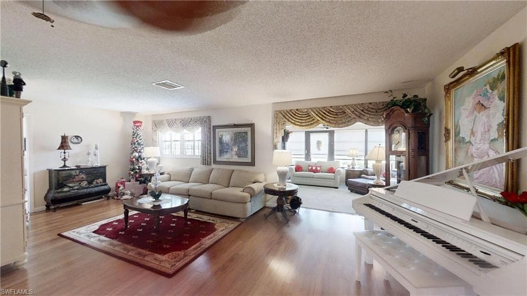 1527 Edgewater CIR-26