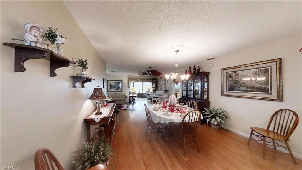 1527 Edgewater CIR-22