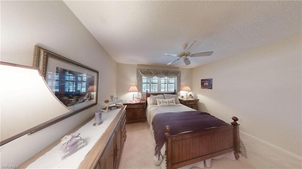 1527 Edgewater CIR-24