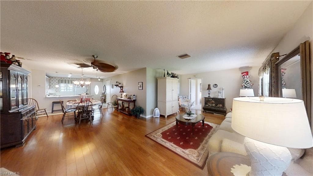 1527 Edgewater CIR-30