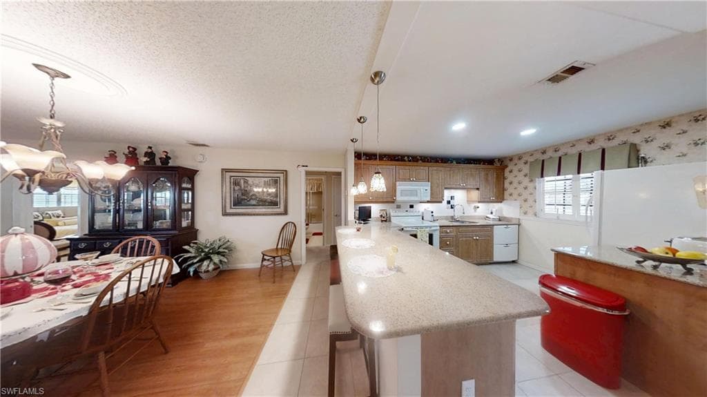 1527 Edgewater CIR-18