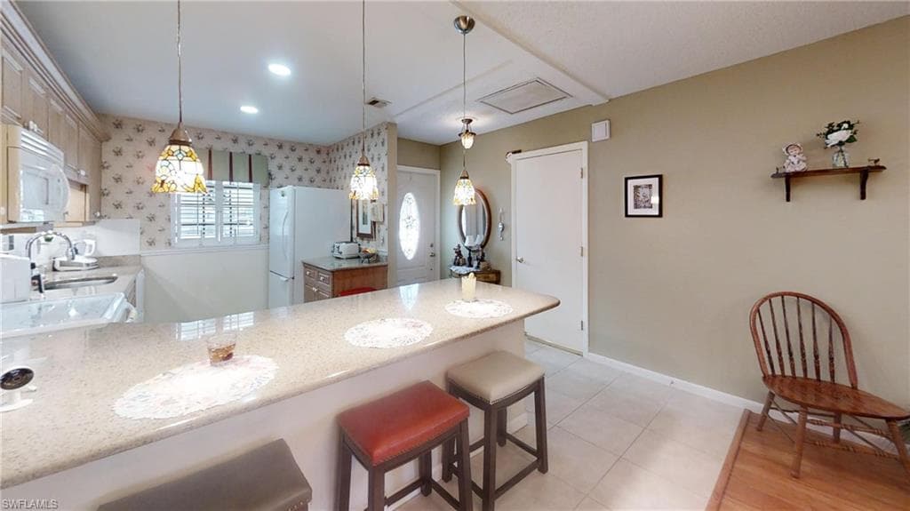 1527 Edgewater CIR-44