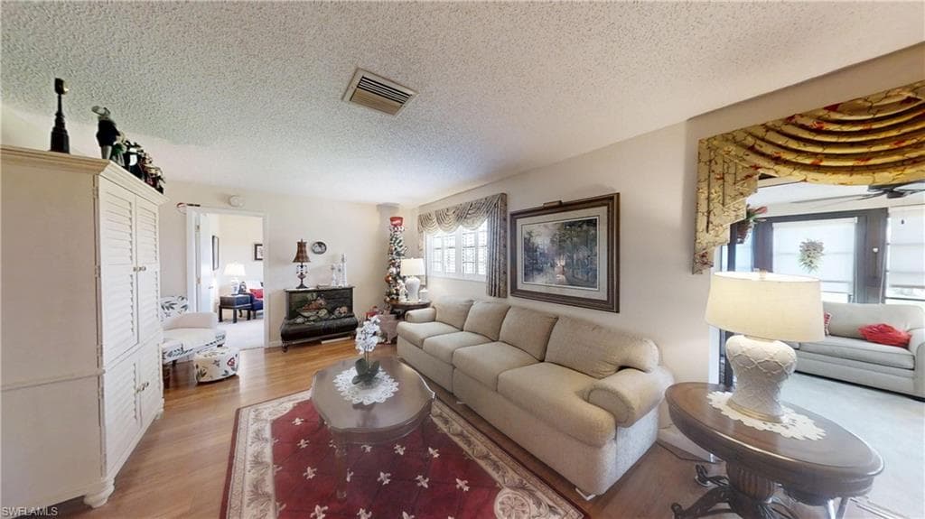 1527 Edgewater CIR-29