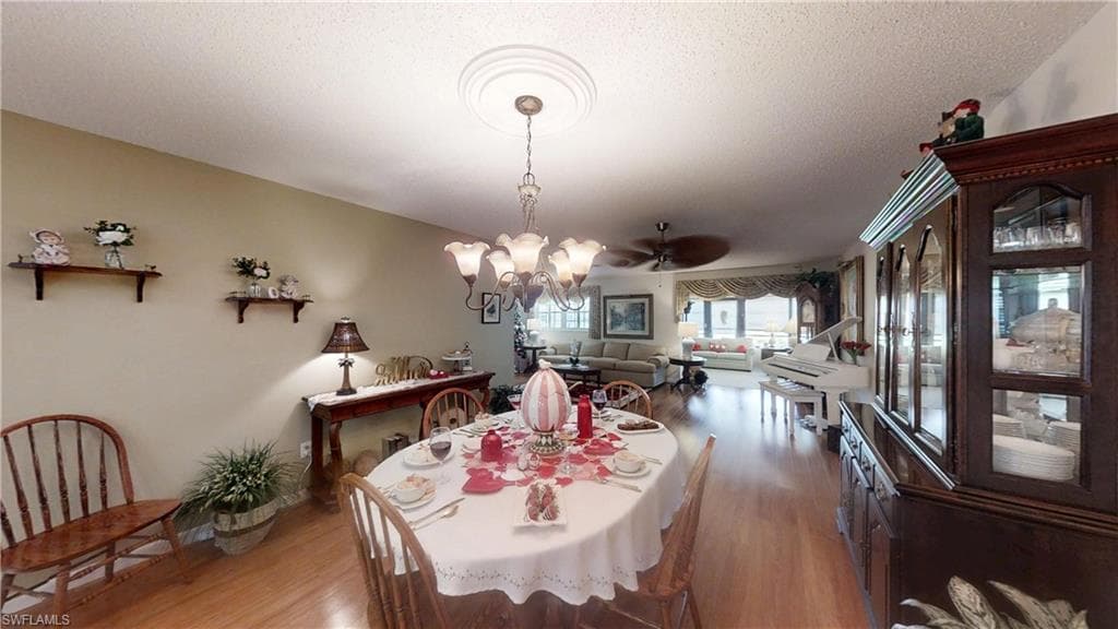 1527 Edgewater CIR-25