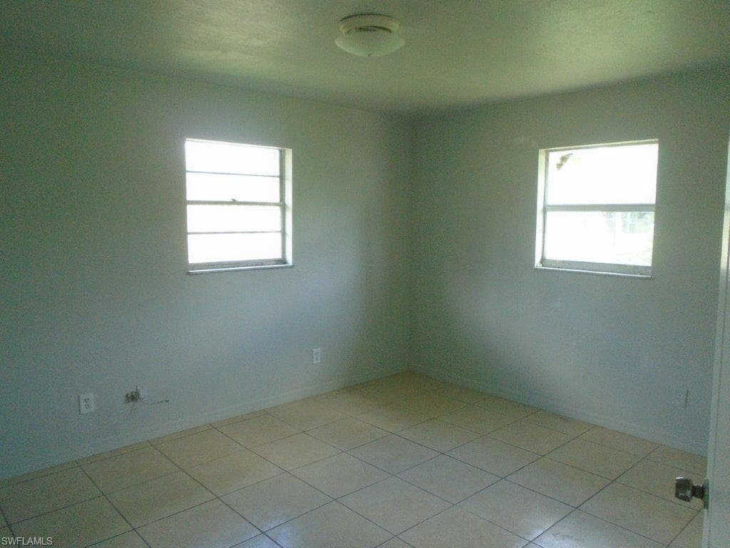 4941 Howard ST-5