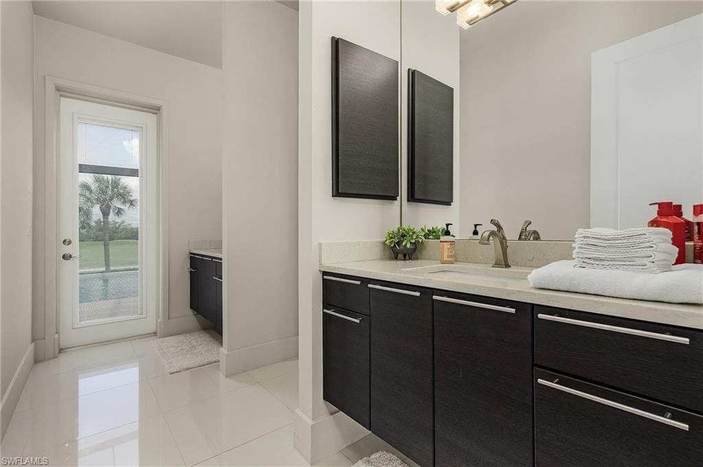 11695 Royal Tee CIR-18