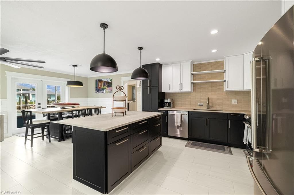 2574 Bayshore DR-16