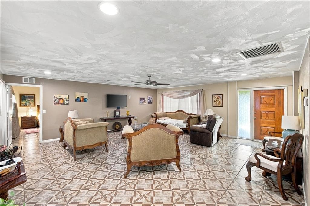 1631 Country Club PKWY-6