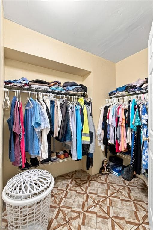 1631 Country Club PKWY-13