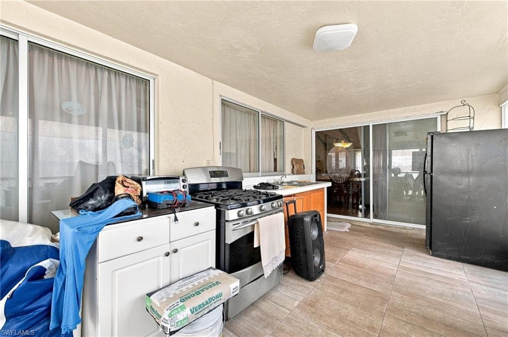 1631 Country Club PKWY-17