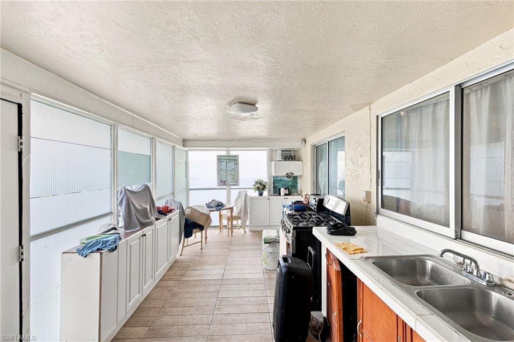 1631 Country Club PKWY-16
