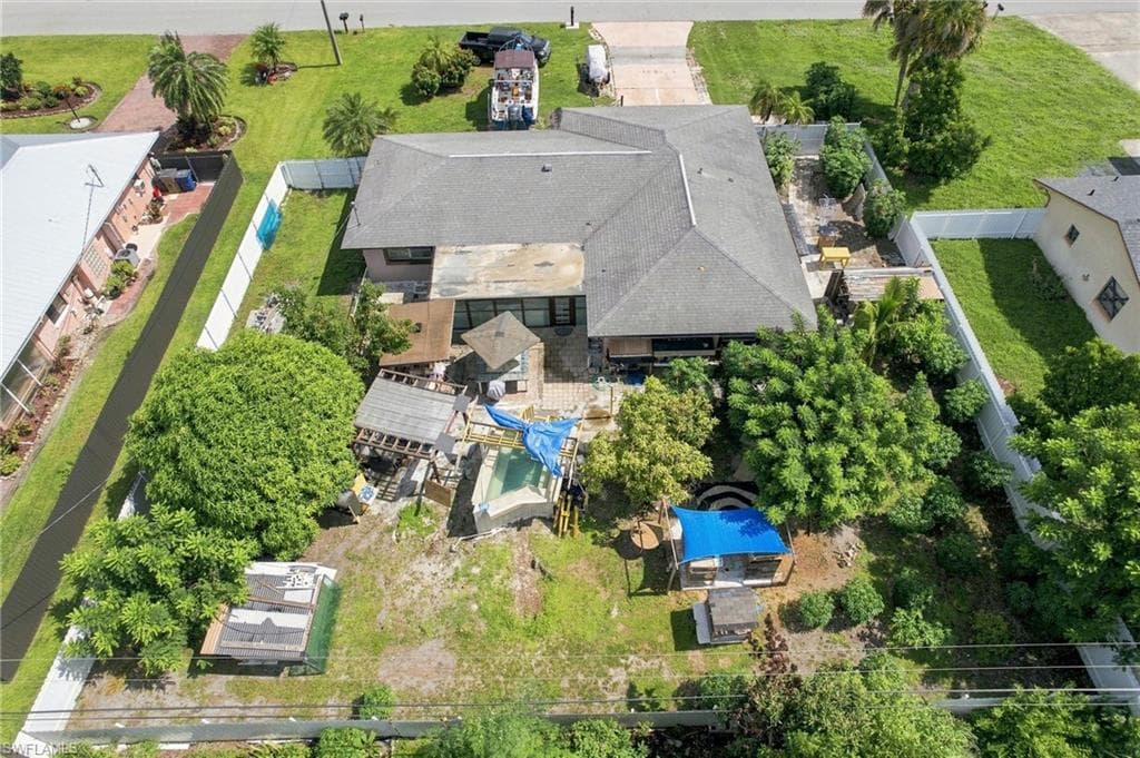 1631 Country Club PKWY-20