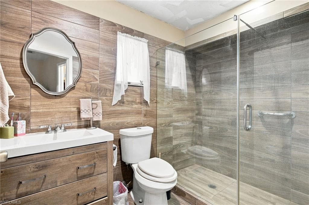 1631 Country Club PKWY-9