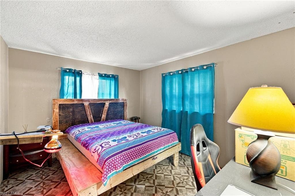 1631 Country Club PKWY-14