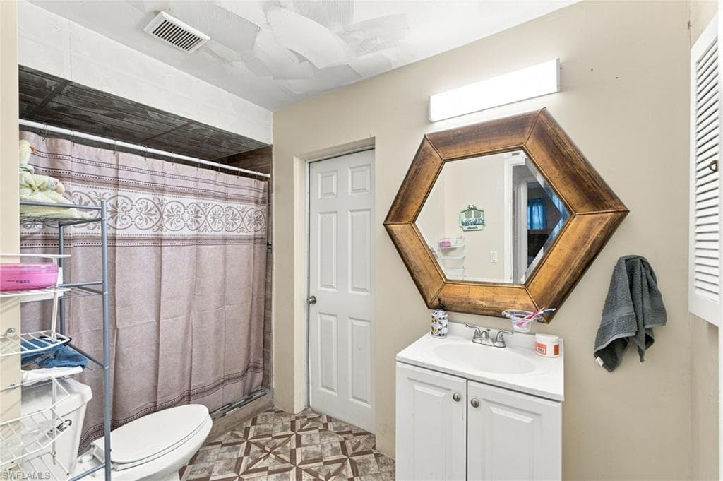 1631 Country Club PKWY-15
