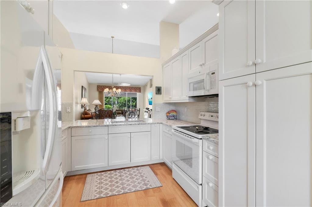 8009 San Vista CIR-8