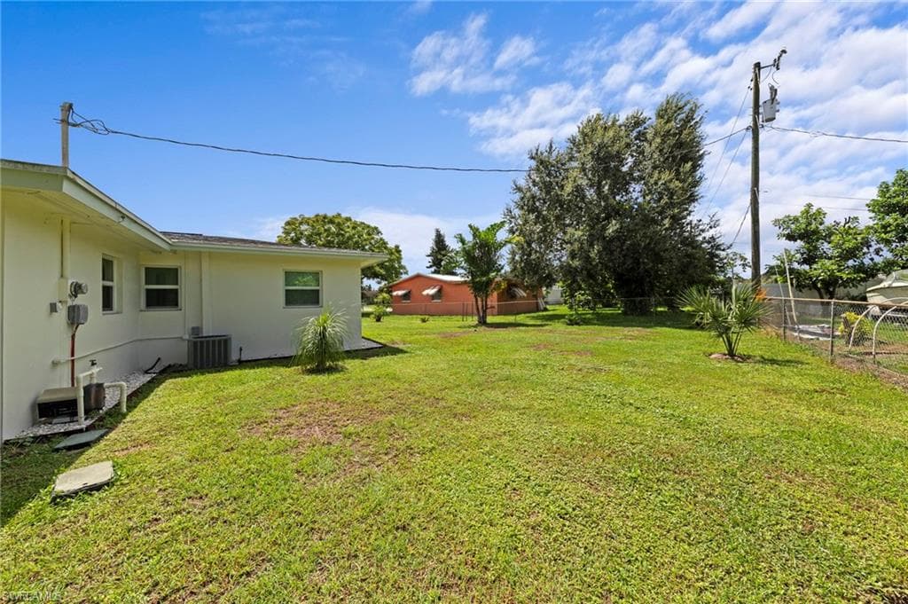 1212 Barnsdale ST-27