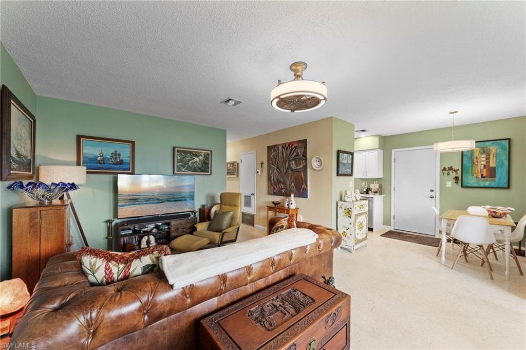 1212 Barnsdale ST-13
