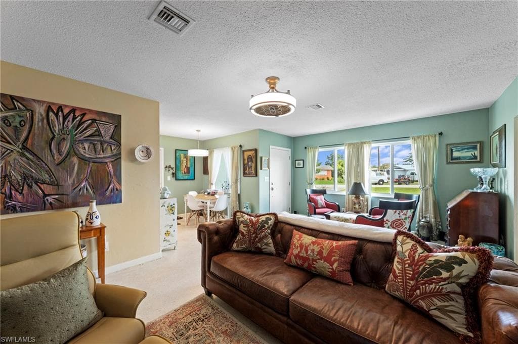 1212 Barnsdale ST-12