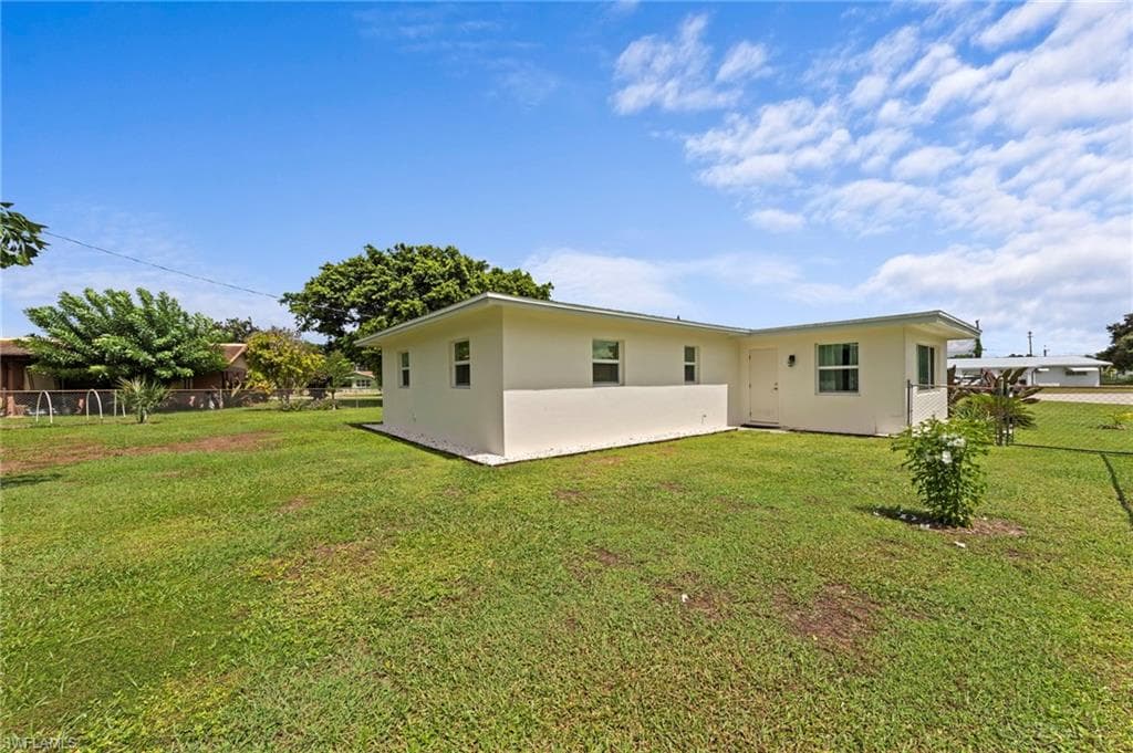 1212 Barnsdale ST-28