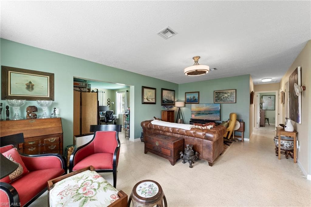1212 Barnsdale ST-9