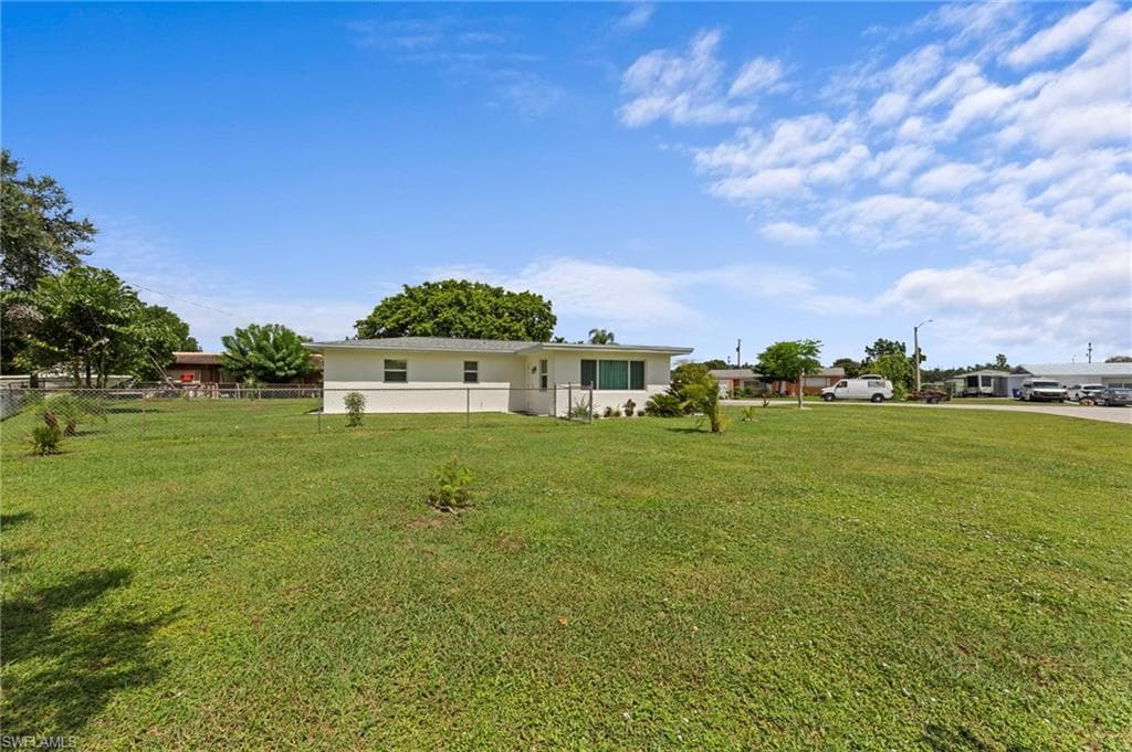 1212 Barnsdale ST-33
