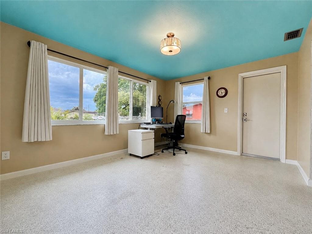 1212 Barnsdale ST-14