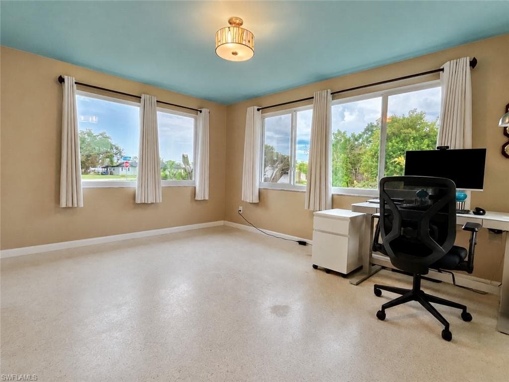 1212 Barnsdale ST-15