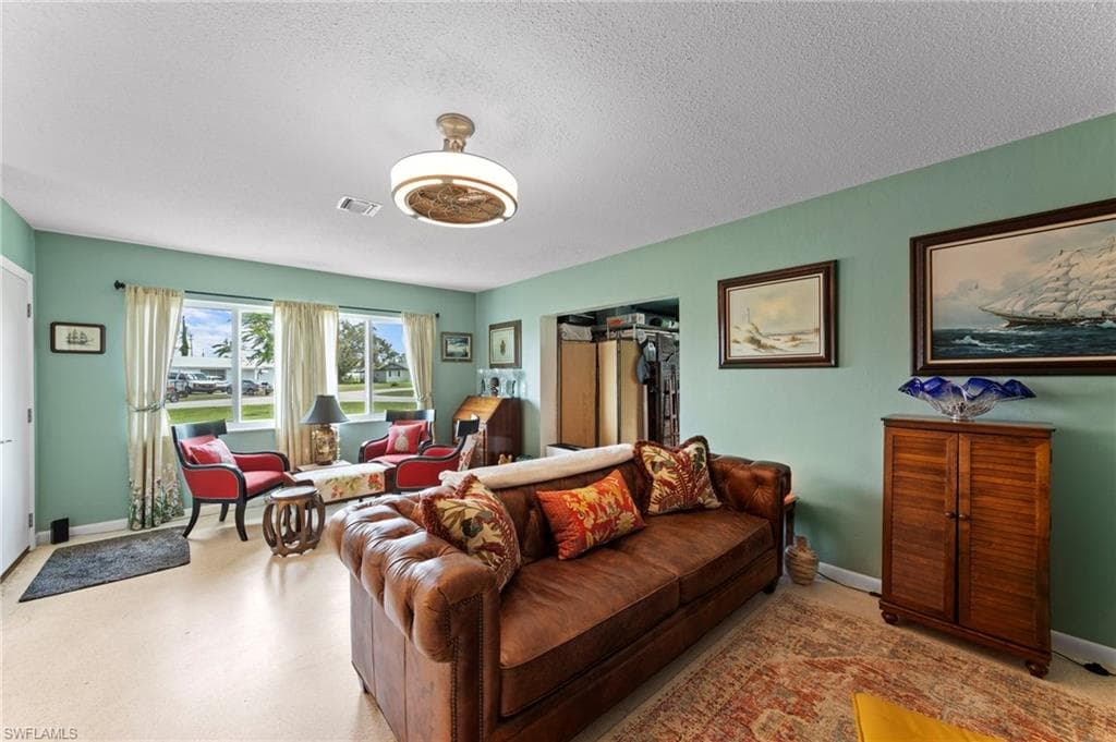 1212 Barnsdale ST-11