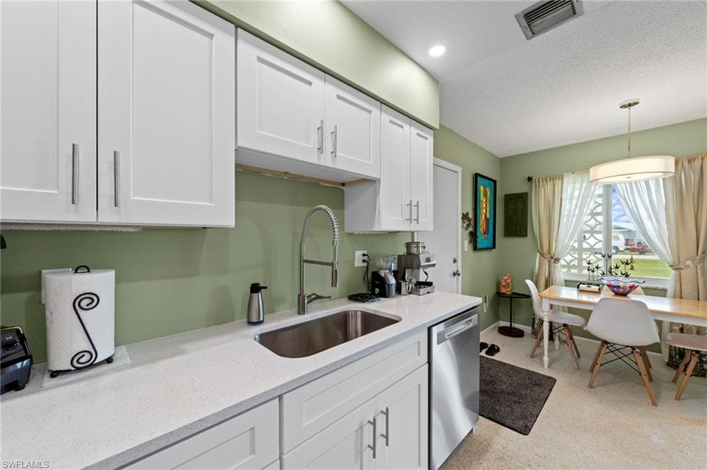 1212 Barnsdale ST-19