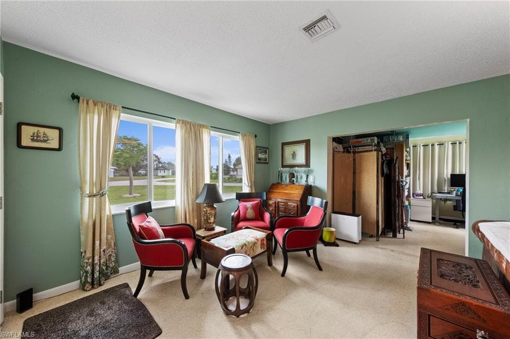 1212 Barnsdale ST-8
