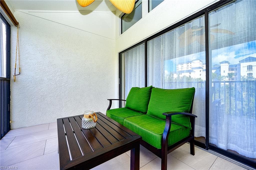 586 Beachwalk CIR O-305-23