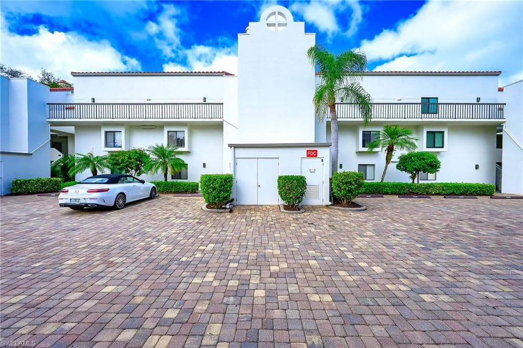 586 Beachwalk CIR O-305-2