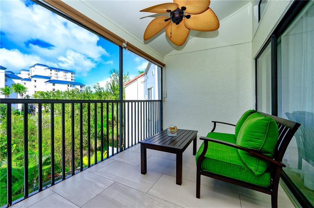 586 Beachwalk CIR O-305-1