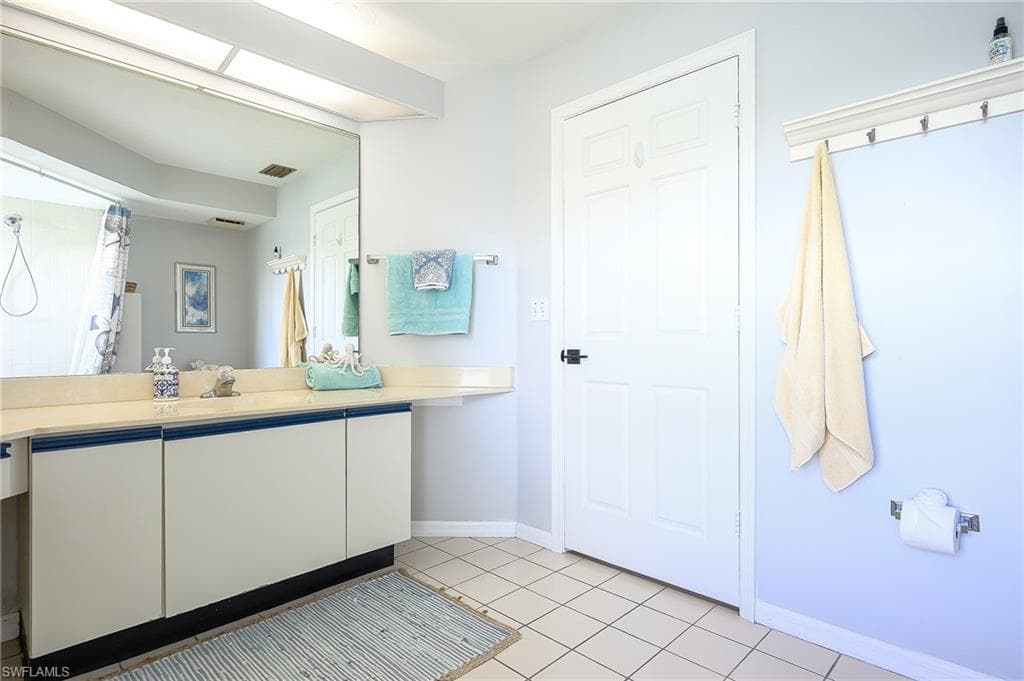 586 Beachwalk CIR O-305-18