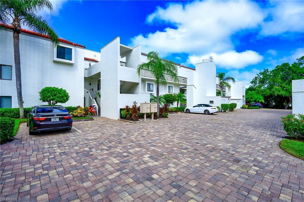 586 Beachwalk CIR O-305-8