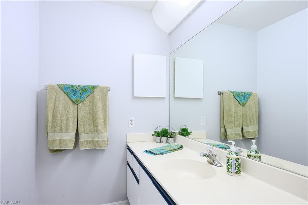586 Beachwalk CIR O-305-21
