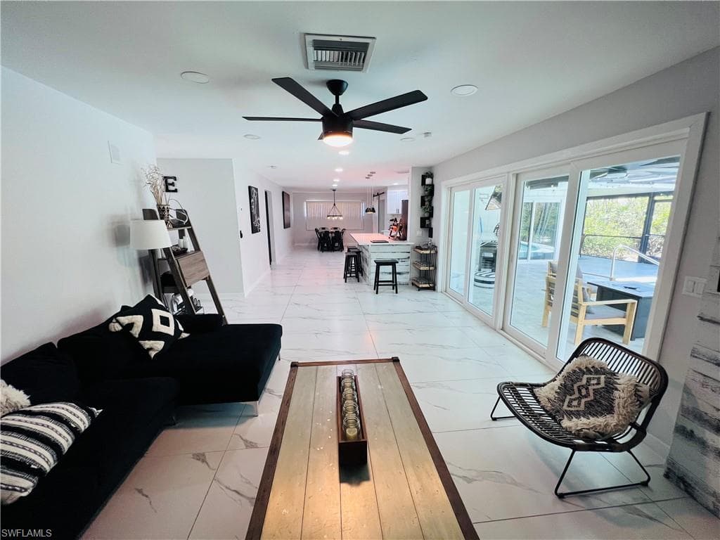 4439 Parrot AVE-17
