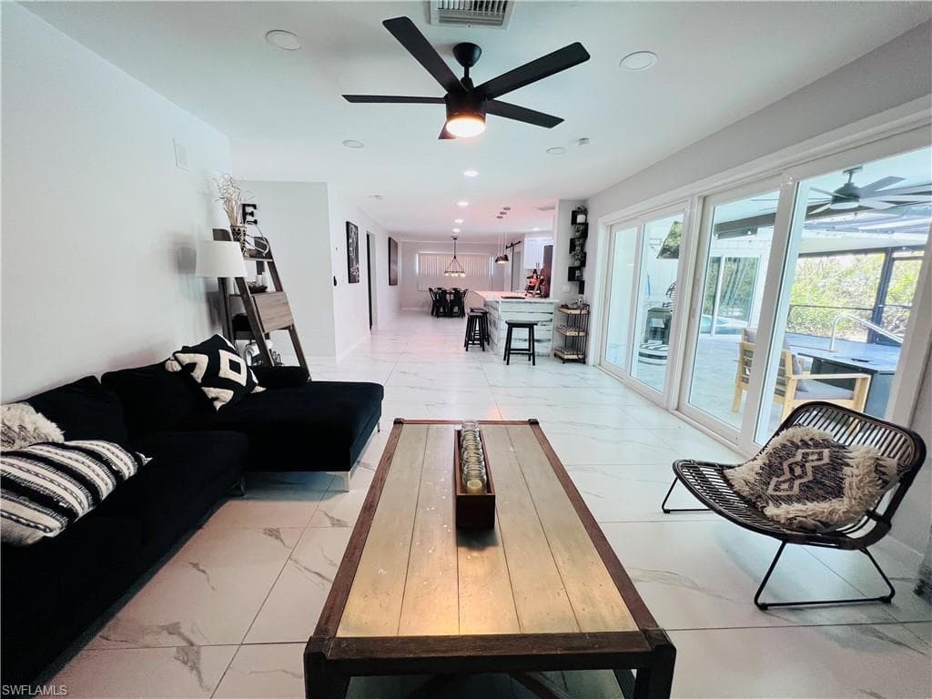 4439 Parrot AVE-16