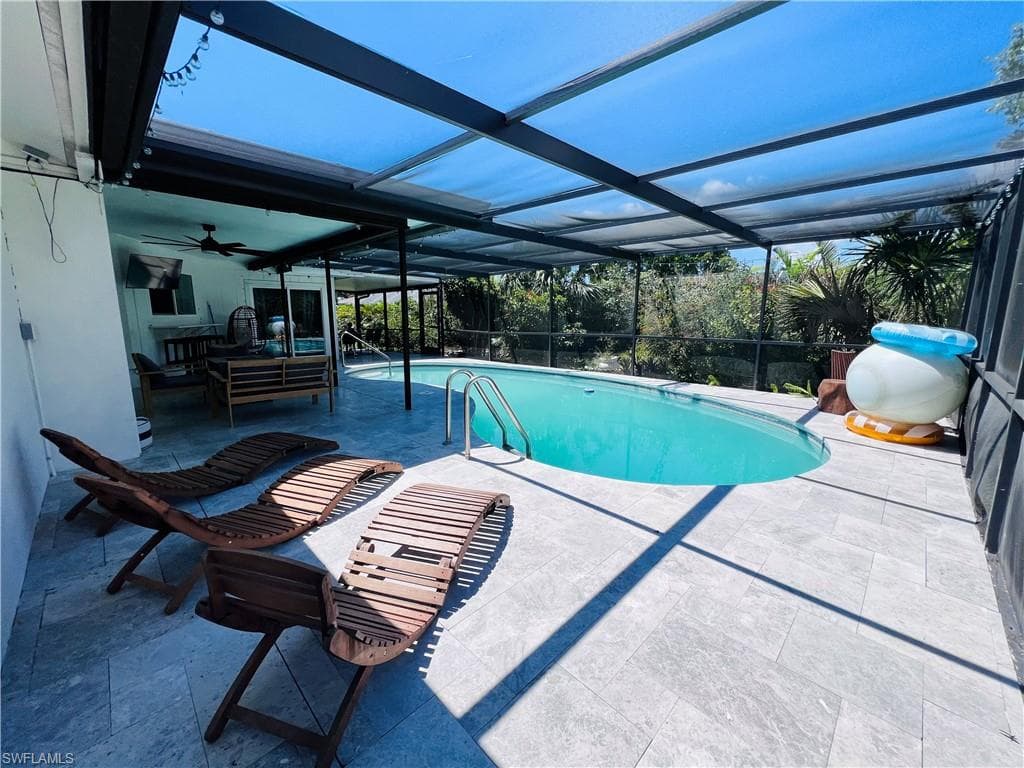 4439 Parrot AVE-12