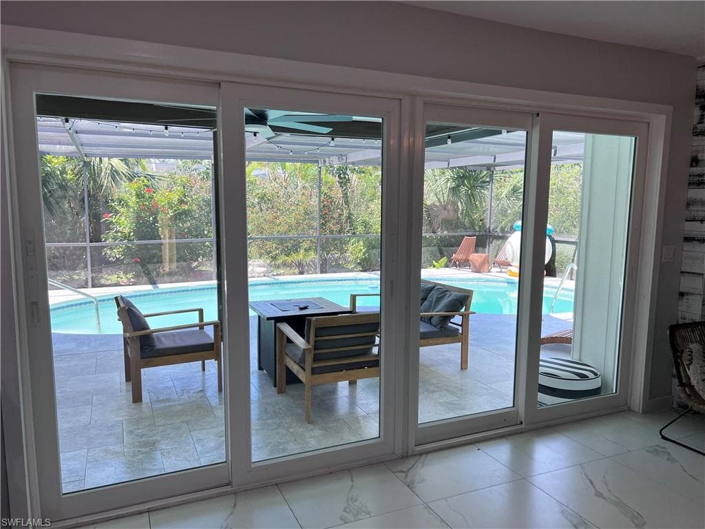 4439 Parrot AVE-14
