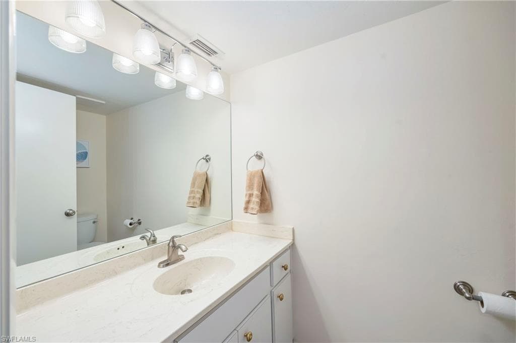 425 Wildwood LN-23